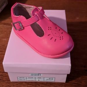 New in Box Toddler Girl Fuchsia Flower Mary Jane